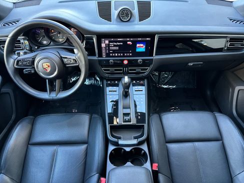 Certified 2025 Porsche Macan image 6