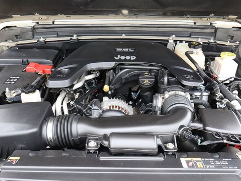 Used 2020 Jeep Gladiator Sport image 19