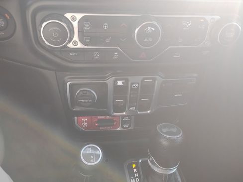 Used 2022 Jeep Wrangler Unlimited Rubicon w/ Cold Weather Group image 28