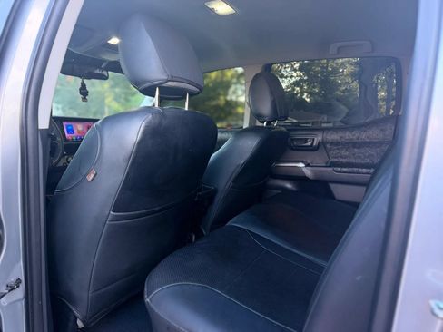 Used 2018 Toyota Tacoma SR5 RWD image 11