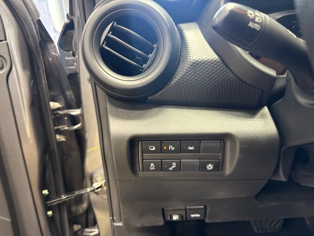 Used 2025 Nissan Kicks Play S FWD image 28
