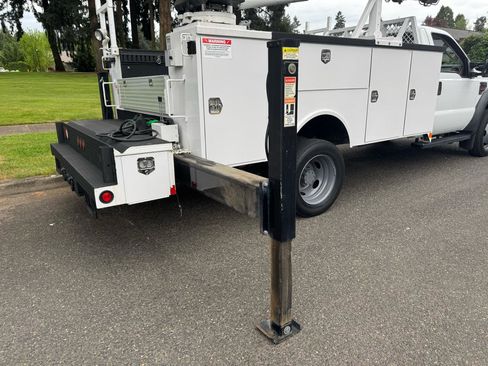Used 2010 Ford F550 4x4 Regular Cab Super Duty image 5