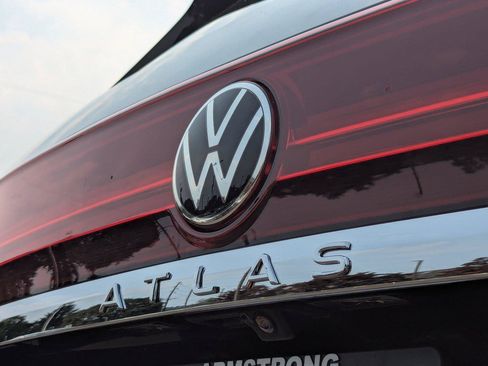 Used 2024 Volkswagen Atlas SEL AWD/4WD image 37