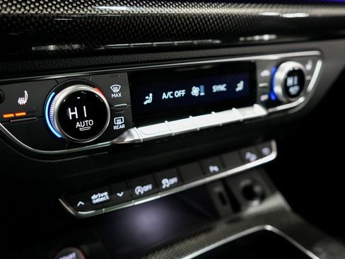 Used 2025 Audi SQ5 Premium Plus w/ Premium Plus Package image 17