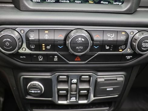 Used 2022 Jeep Wrangler Unlimited Sport AWD/4WD image 25