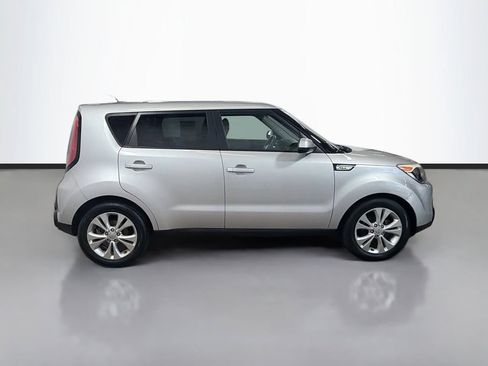 Used 2015 Kia Soul + FWD image 10