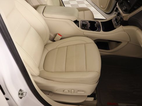 Used 2022 GMC Acadia Denali FWD image 14