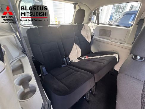 Used 2018 Dodge Grand Caravan SE w/ UConnect Hands-Free Group image 38