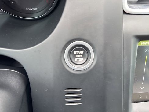 Used 2019 Jaguar E-PACE SE image 29