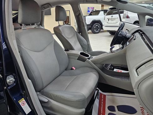 Used 2012 Toyota Prius V Three image 55