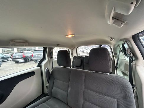 Used 2015 Dodge Grand Caravan American Value Package w/ UConnect Hands-Free Group image 16