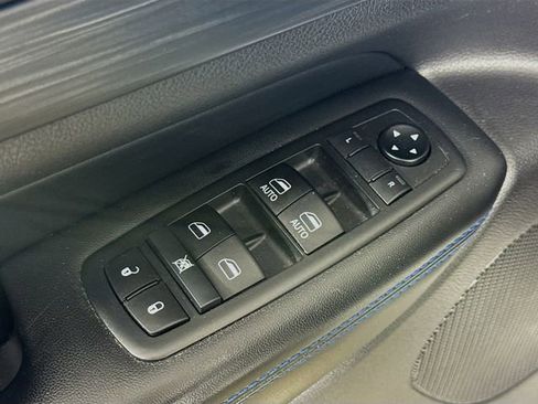 Used 2019 Jeep Grand Cherokee Laredo image 17