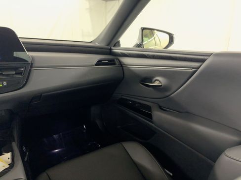 Used 2024 Lexus ES 300h w/ Premium Package image 29