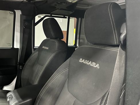Used 2018 Jeep Wrangler Unlimited Sahara image 19
