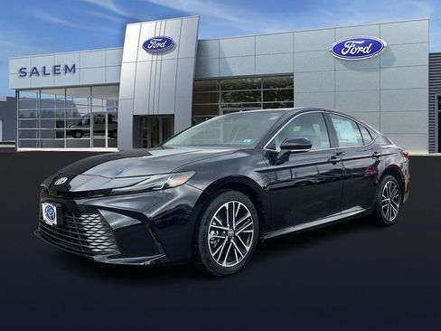 Used 2025 Toyota Camry XLE image 6