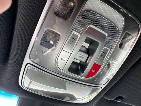 New 2024 Genesis GV60 Advanced image 32