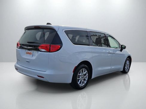 Used 2023 Chrysler Voyager LX FWD image 11