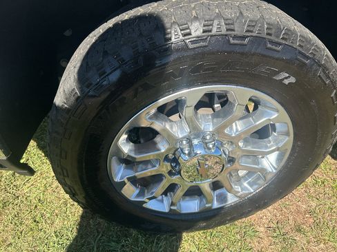 Used 2025 Chevrolet Silverado 2500 LTZ w/ LTZ Premium Package AWD/4WD image 40