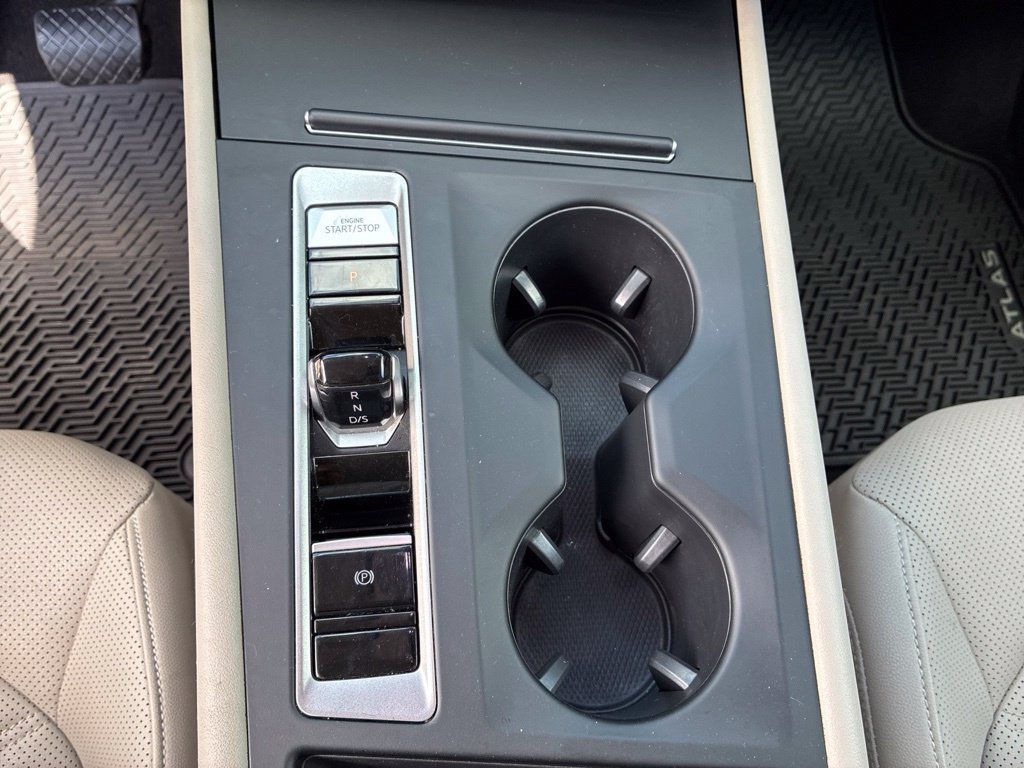 Used 2024 Volkswagen Atlas SE AWD/4WD image 26