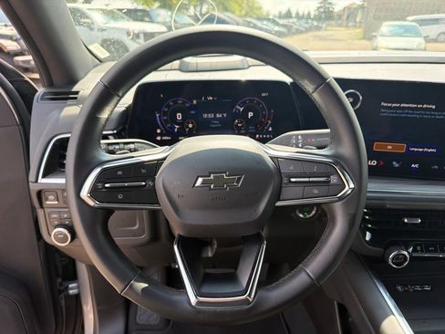 Used 2025 Chevrolet Suburban Z71 AWD/4WD image 13
