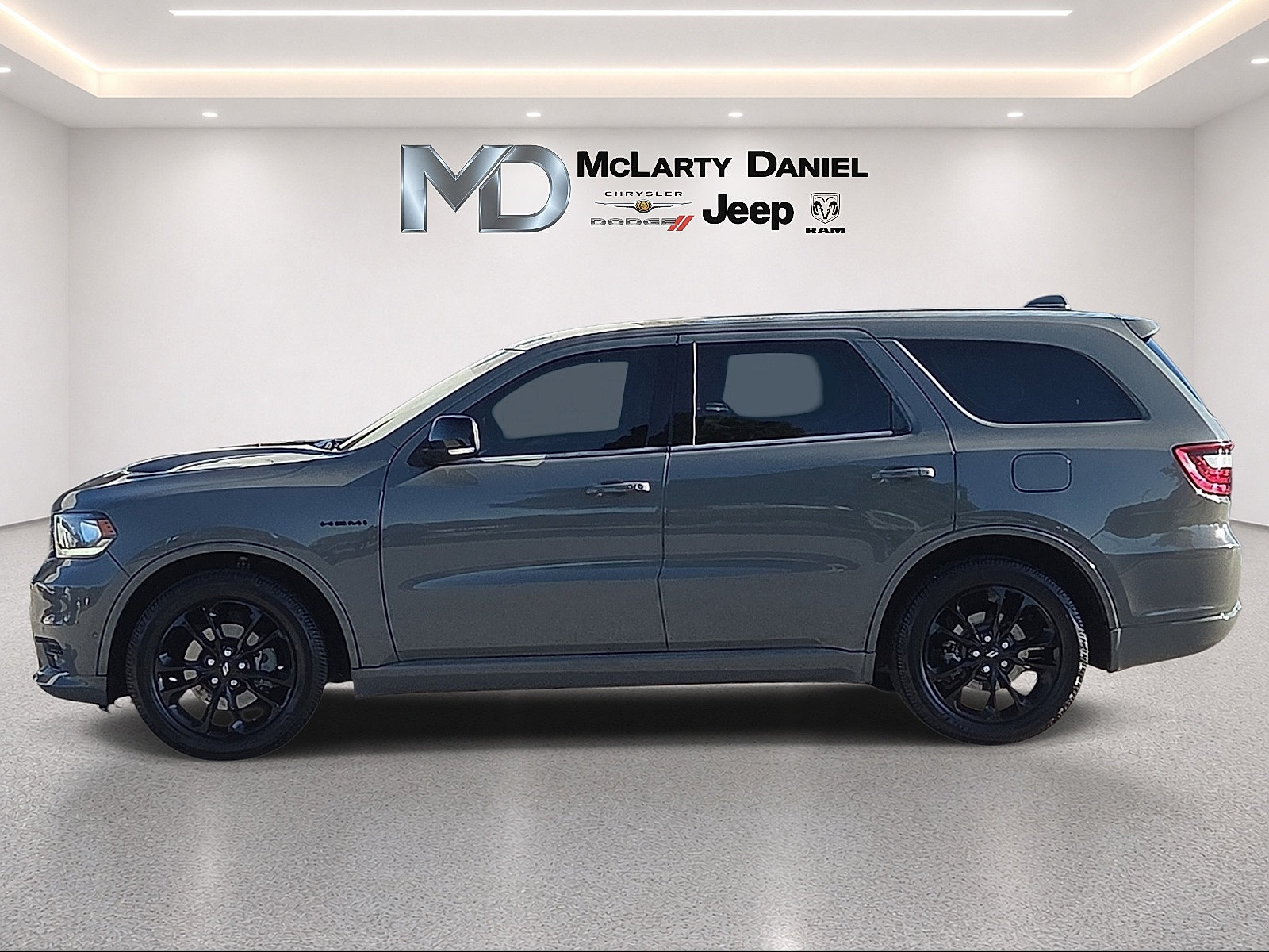 Used 2020 Dodge Durango R/T w/ Blacktop Package RWD image 3
