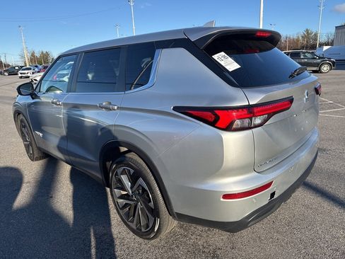 Used 2024 Mitsubishi Outlander SE image 6