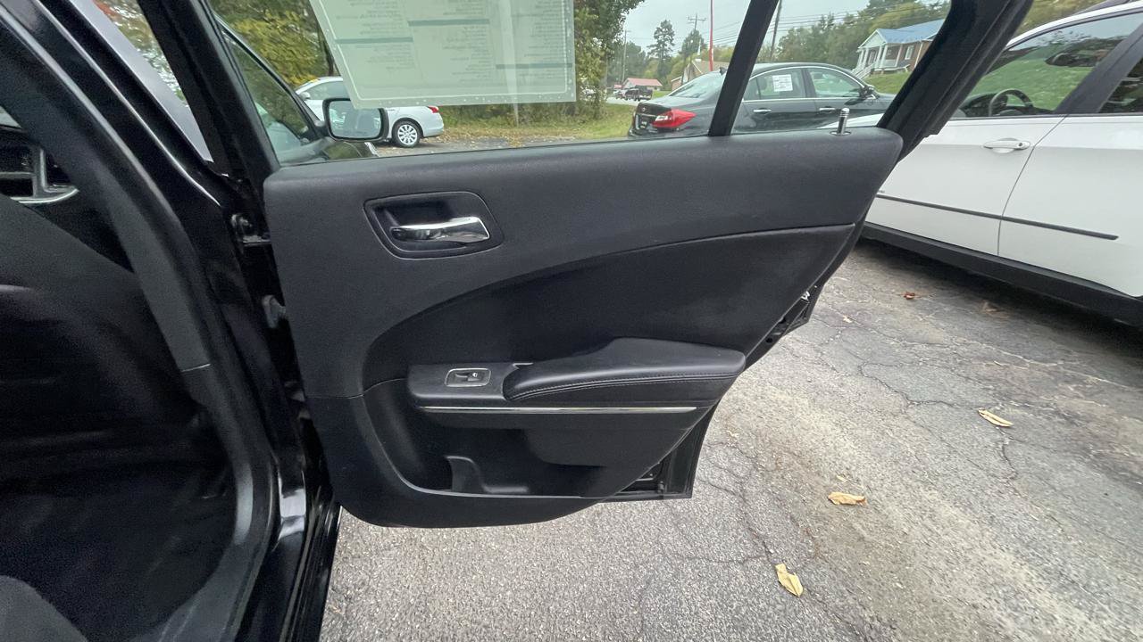 Used 2012 Dodge Charger SE RWD image 24