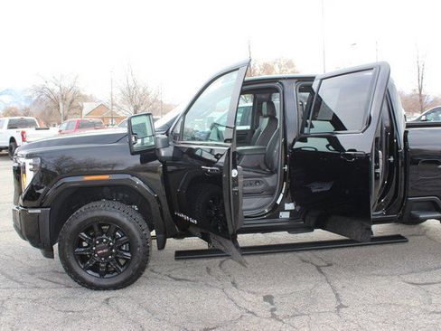 Used 2025 GMC Sierra 3500 AT4 image 9