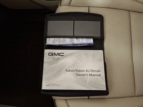 Used 2021 GMC Yukon Denali w/ Denali Ultimate Package image 29