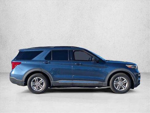 Used 2020 Ford Explorer XLT image 4
