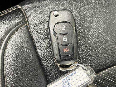 Used 2019 Ford F250 Lariat w/ Chrome Package image 26