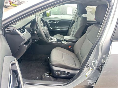 Used 2025 Toyota RAV4 XLE image 36