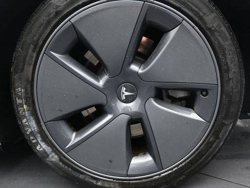 Used 2022 Tesla Model 3 Standard Range RWD image 9