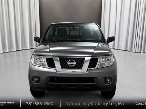Used 2020 Nissan Frontier SV image 2
