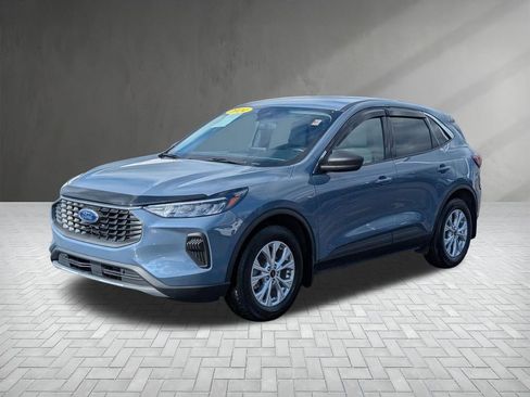 Used 2024 Ford Escape Active w/ Cold Weather Package image 2