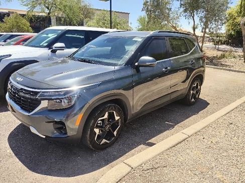 Certified 2024 Kia Seltos EX FWD image 17