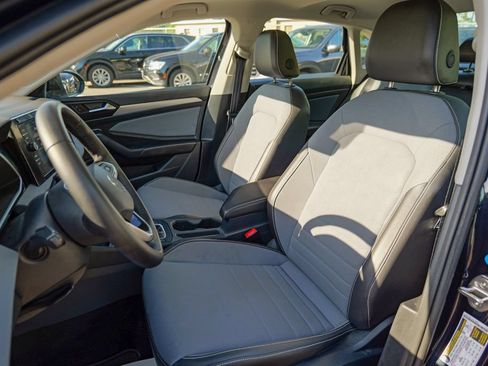 Used 2025 Volkswagen Jetta SE w/ Sunroof Package FWD image 22