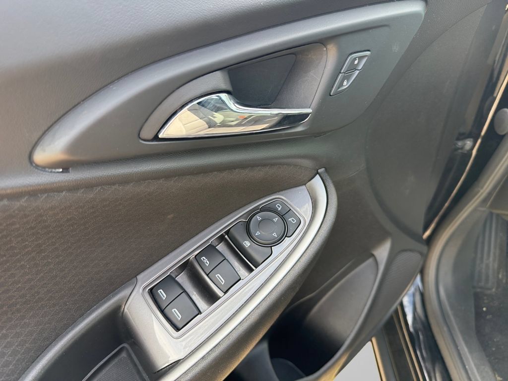 Used 2025 Chevrolet Malibu LT FWD image 19