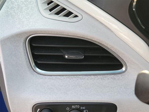 Used 2019 Chevrolet Bolt LT image 30