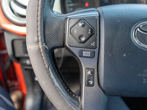 Used 2016 Toyota Tacoma TRD Sport AWD/4WD image 17