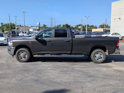 Used 2024 RAM 2500 Tradesman w/ Chrome Appearance Group AWD/4WD image 9