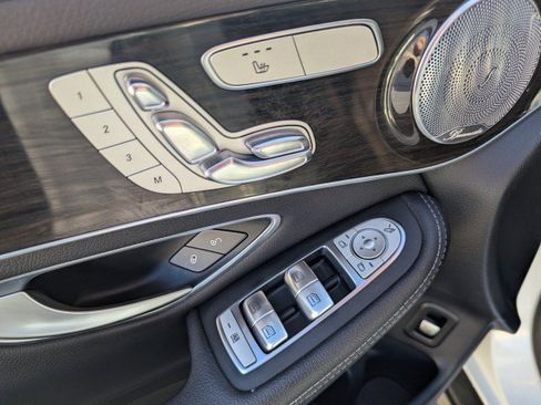 Used 2017 Mercedes-Benz GLC 300 4MATIC image 10