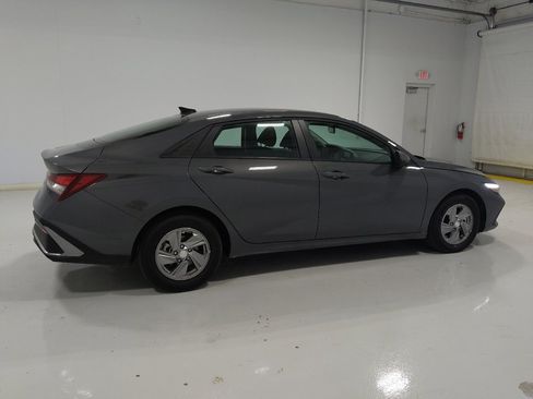 Used 2025 Hyundai Elantra SE FWD image 10
