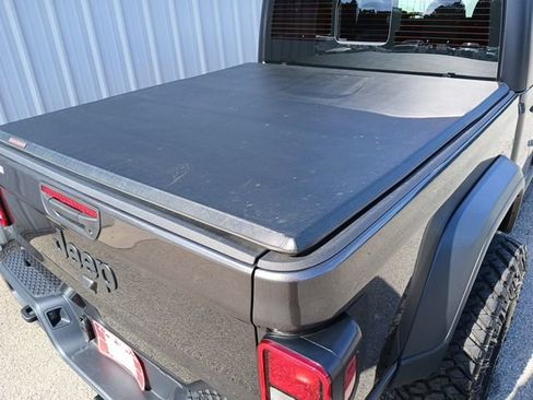 Used 2025 Jeep Gladiator Sport image 6