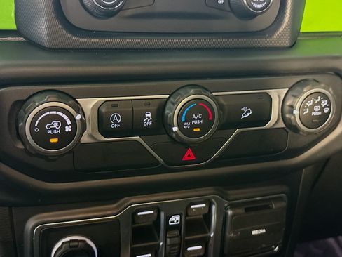 Used 2019 Jeep Wrangler Unlimited Sport S AWD/4WD image 17