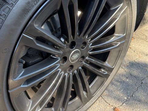 Used 2025 Land Rover Range Rover SE image 10