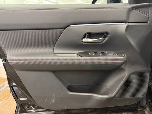 Used 2025 Nissan Kicks SR image 18