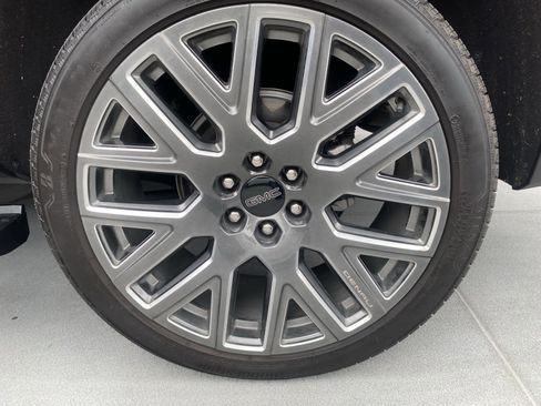Used 2025 GMC Yukon Denali Ultimate AWD/4WD image 11
