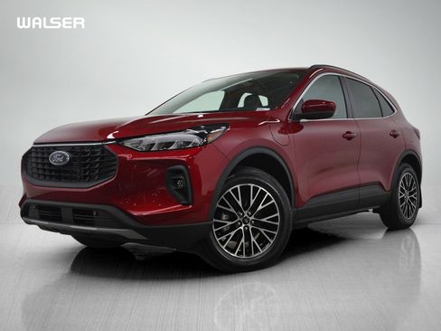 Used 2025 Ford Escape SE w/ Class II Trailer Tow Package image 1