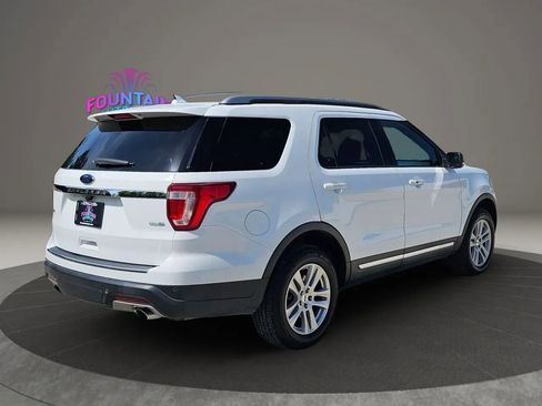 Used 2018 Ford Explorer XLT w/ Equipment Group 202A AWD/4WD image 5